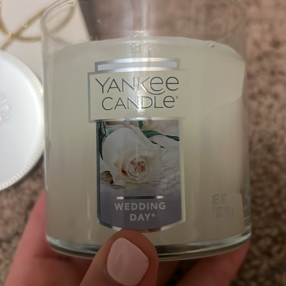 Yankee Candle with Gold Script Sign - Picture 3 of 3